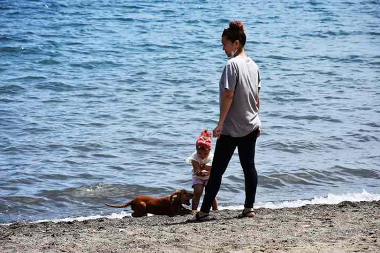 <p>Antalya, Muğla, Isparta ve Burdur'da, yeni tip koronavirüs (Kovid-19) tedbirleri kapsamında sokağa çıkmaları kısıtlanan 18 yaş ve altı çocuklar, getirilen 6 saatlik serbestlikle, dışarıda olmanın keyfini yaşadı.</p>

<p> </p>
