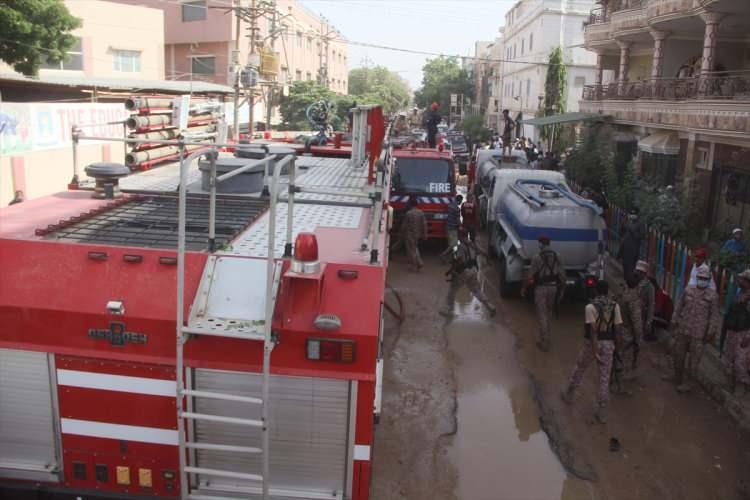 <p>Sindh Eyaleti Sağlık Bakanlığı da 99 yolcu ve mürettebatın bulunduğu uçakta hayatını kaybedenlerin kimlik tespitiyle ilgili, şu ana kadar 91 cesedin kimlik tespitinin yapılarak ailelerine teslim edildiğini duyurdu. </p>
