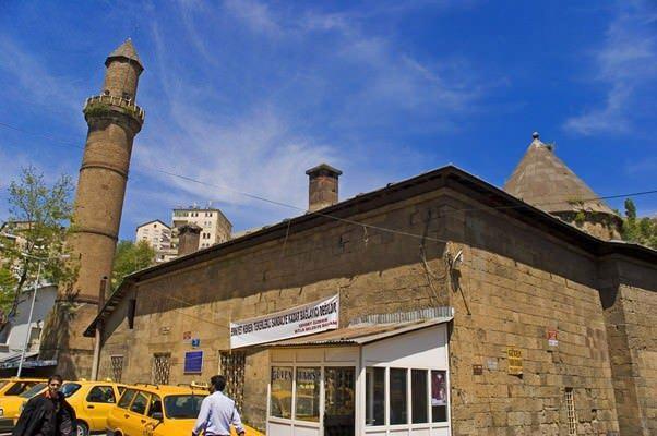 <p><strong>Bitlis</strong><br />
<br />
726 cami.</p>