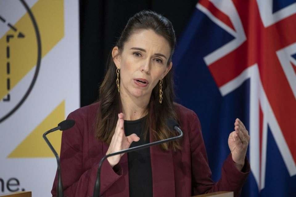 <p>Yeni Zelanda Başbakanı Jacinda Ardern, "Corona virüs salgınıyla en erken mücadele eden ülkelerden biriyiz. Bunda başarılı olduk ve normal hayata dönen ilk ülkelerden olduk. Son 11 günde ülkemizde yeni corona virüs vakasına rastlamadık. Sadece bir tane pozitif vakamız bulunuyor" dedi.</p>

<p> </p>
