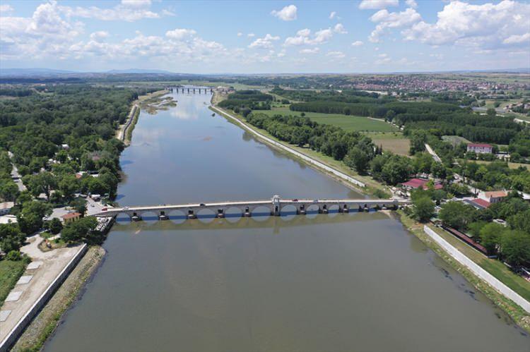 <p>Meriç ile birleşen ve kaynağını Bulgaristan'dan alan Tunca Nehri'nin debisi de artış gösterdi.</p>
