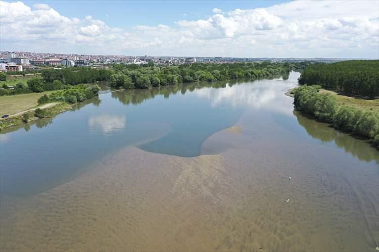 <p>Havzasının bulunduğu Bulgaristan ile denize döküldüğü Edirne'deki lokal yağışlar, Meriç Nehri'nin debisini yükseltti.</p>

<p> </p>

