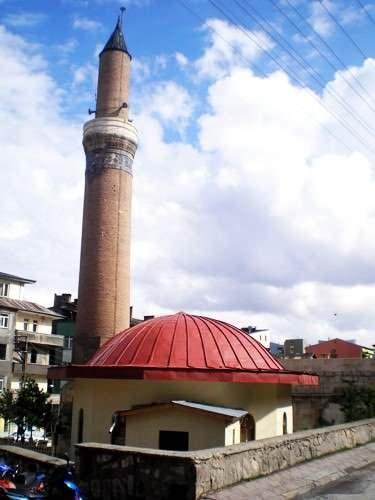 <p><strong>Bayburt</strong><br />
<br />
255 cami.</p>
