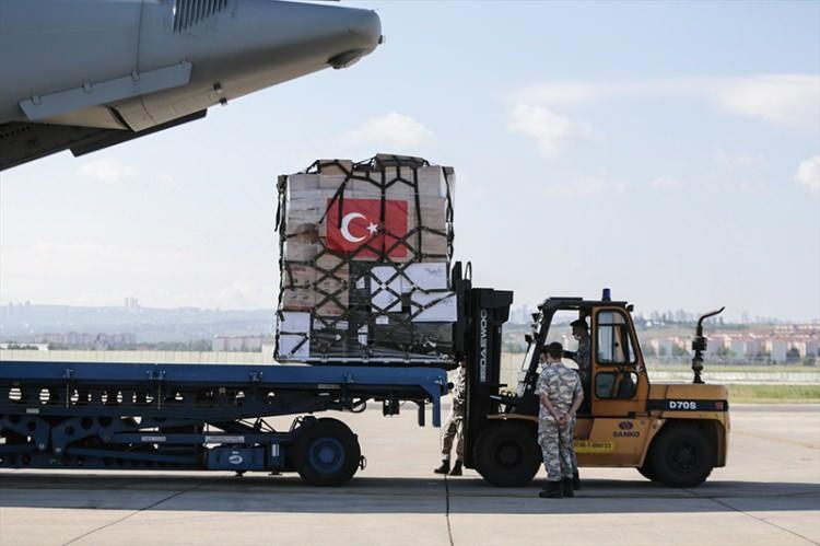 <p>Türkiye'nin, Kovid-19 salgınından etkilenen ülkelere tıbbi malzeme yardımları devam ediyor.</p>

<p> </p>
