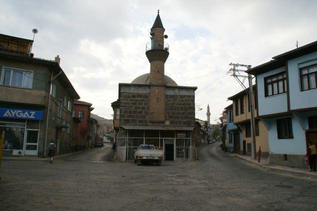<p><strong>Afyonkarahisar</strong></p>

<p><strong>1.</strong>198​ cami.</p>
