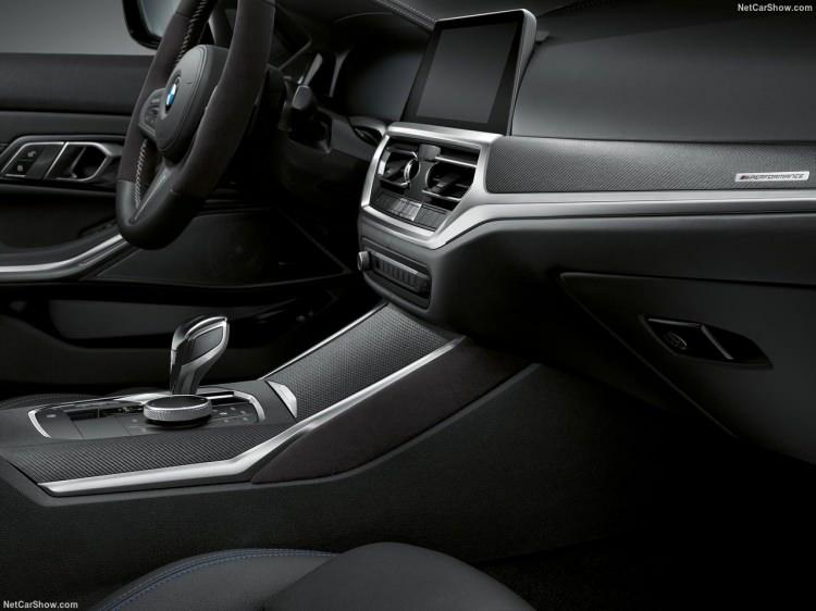 <p>Yeni 4 serilerinde, BMW Concept 4'te gösterilen 'büyük ızgara' tasarımı bizleri karşılıyor.<br />
<br />
İşte yeni BMW 4 ve M4 serilerinden fotoğraflar..<br />
 </p>
