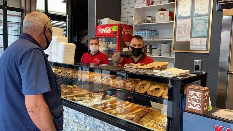 <p>Lokanta işletmecisi İdris Kerimler, AA muhabirine yaptığı açıklamada, uzun süren ayrılığın ardından tekrar dükkanlarını açmanın mutluluğunu yaşadıklarını belirtti.</p>

<p> </p>
