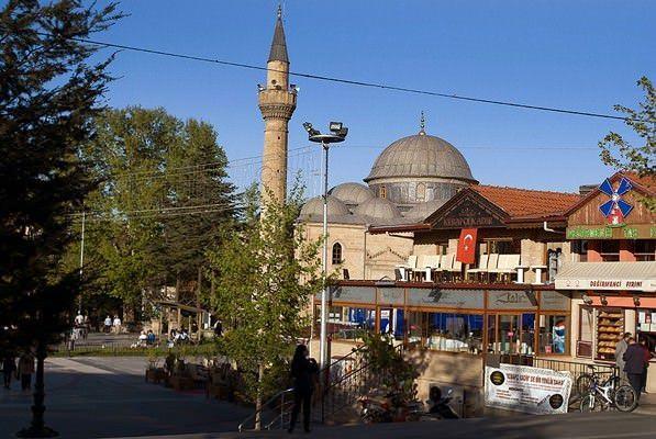 <p><strong>Isparta</strong><br />
<br />
742<br />
cami.</p>