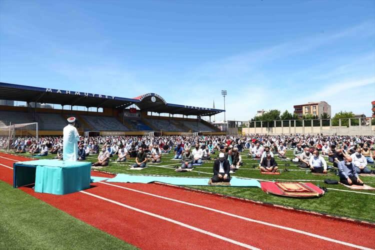 <p>&Ccedil;ağırıcı, cuma namazının ardından yaptığı a&ccedil;ıklamada, namaz &ouml;ncesi b&uuml;t&uuml;n &ouml;nlemlerin alındığını vurguladı.</p>
