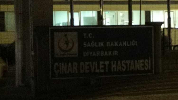 <p>Ölenlerin ve yaralananların yakınları hastane önünde sinir krizleri geçirdi.</p>