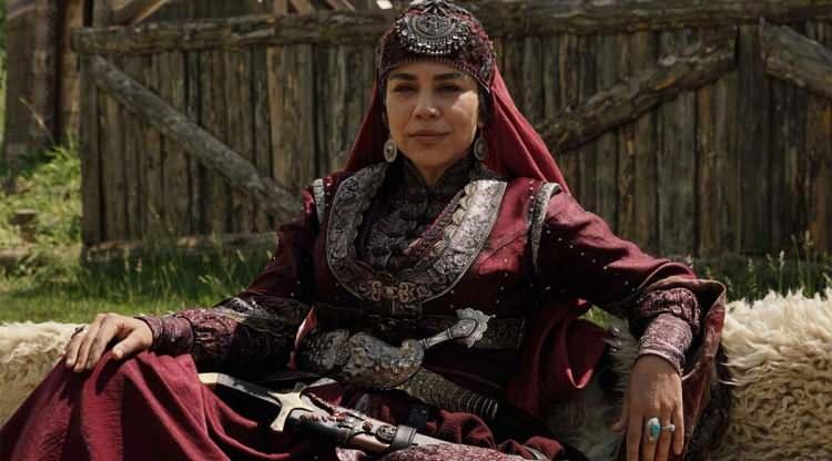 <p>Bozoğlu, şimdilerde Kuruluş Osman dizisinde Hazal Hatun rolünü canlandırıyor.</p>