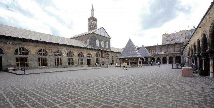 <p><strong>Diyarbakır</strong></p>
<p>2 bin 89 cami.</p>