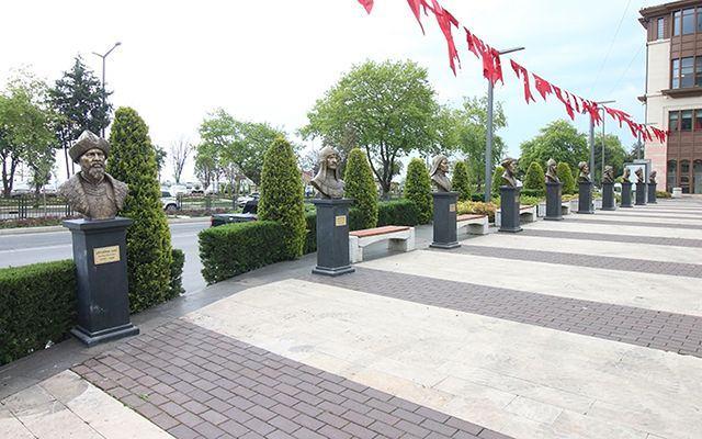 <p>"Gazi Mustafa Kemal Atat&uuml;rk, Abd&uuml;lhamit, Fatih Sultan Mehmet, Kanuni Sultan S&uuml;leyman, Osman Bey, Alparslan, Oğuzhan, Metehan, Cengizhan, Atilla, Ertuğrul Gazi, Alaaddin Keykubat, Şeyh Şamil, Dede Korkut, Mimar Sinan, Yunus Emre, Timur, Ahmet Yesevi, Mehmet Akif Ersoy, İbni Sina."</p>
