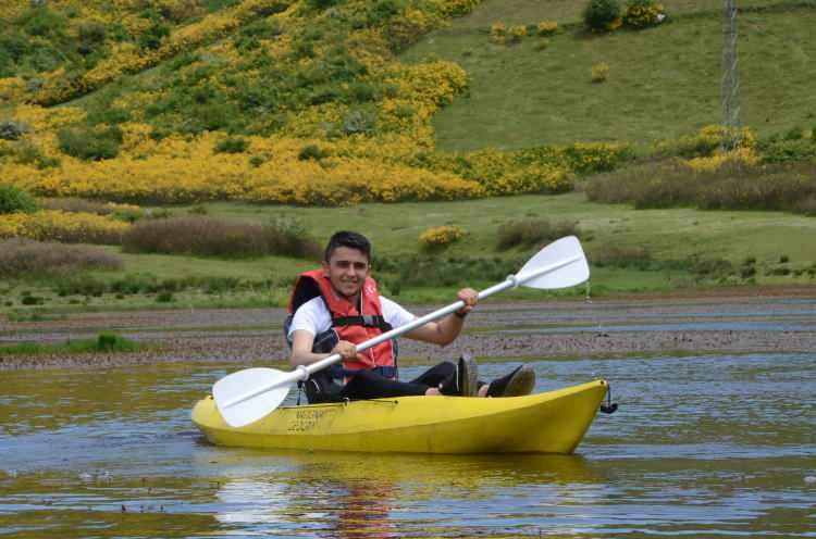 <p>Tabi bu yaylamızın yollarının turizm a&ccedil;ısından daha konforlu hale gelmesinde b&uuml;y&uuml;k rol oynamaktadır. Doka projesi kapsamında bu alanımız projelendirilerek halkımızın hizmetine kazandırılacak&rdquo; diyerek, sporculara teşekk&uuml;r etti.</p>
