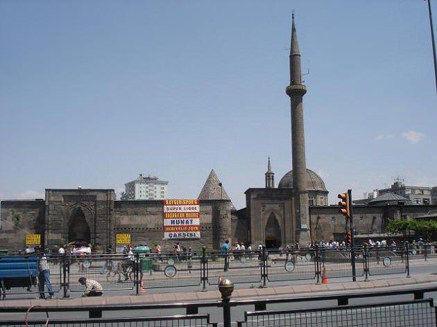 <p><strong>Kayseri</strong></p>
<p><strong>1.</strong>393 cami.</p>