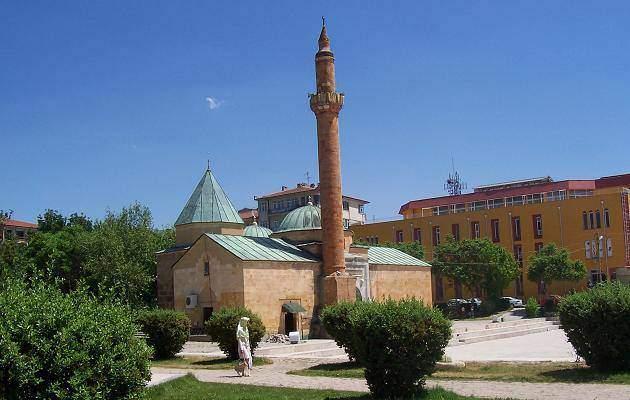 <p><strong>Kırşehir</strong><br />
<br />
501 cami.</p>