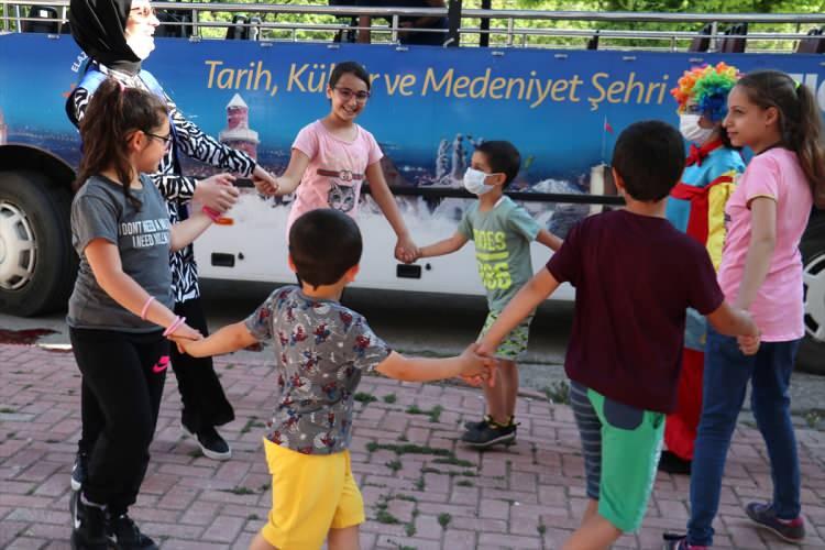 <p>"Taha'nın hayırlı haberlerini bekliyorduk. Öncelikle Sayın Cumhurbaşkanımıza sonsuz teşekkür ediyorum, Allah ondan razı olsun. Biz Elazığ olarak kendi çabamızla bir mücadele başlattık, bir hesap açıldı, maddi destek olmaya çalıştık. </p>
