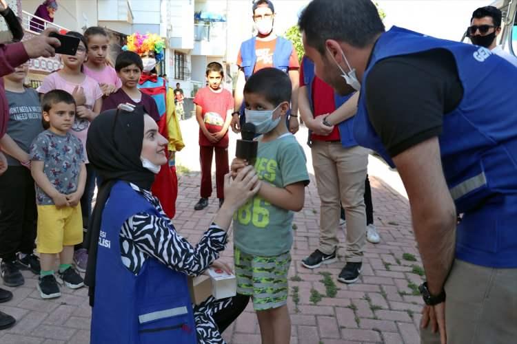 <p>Cumhurbaşkanı Erdoğan'ın, iyileşmesi için çok destek olduğunu ifade eden Taha, "Ben iyileştiğimde hemen Tayyip dedemi ziyarete gideceğim, gittiğim zaman ona sıkı sıkı sarılacağım, onu çok seviyorum." dedi.</p>