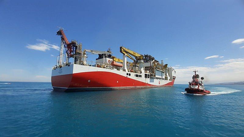 <p>Türkiye Petrolleri Anonim Ortaklığının 229 metre uzunluğunda, 36 metre genişliğinde ve 51 bin 283 groston ağırlığındaki sondaj gemisi Fatih, Kıyı Emniyeti Genel Müdürlüğüne ait "Kurtaran" isimli römorkör ile çekilerek Trabzon Liman Müdürlüğü 4 nolu rıhtıma getirildi.</p>

<p> </p>
