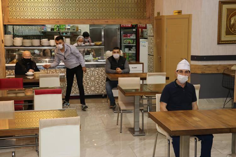 <p>Karabük'te yeni tip koronavirüs (Kovid-19) tedbirleri kapsamında kullanıma kapatılan birçok iş yeri ve mekan, normalleşme süreciyle yeniden açıldı.</p>
<p> </p>