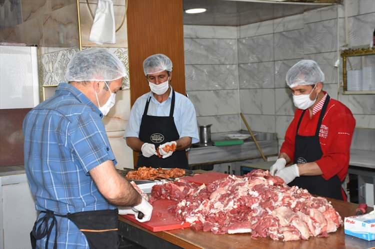 <p>Adıyaman'da yeni tip koronavirüs (Kovid-19) tedbirleri kapsamında kullanıma kapatılan birçok iş yeri ve mekan, normalleşme süreciyle yeniden açıldı.</p>
<p> </p>