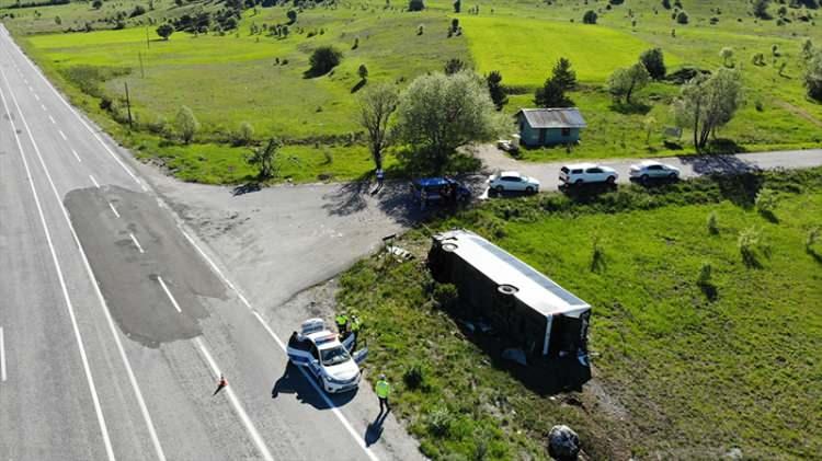<p>Erzincan'da yolcu otobüsünün devrilmesi sonucu 19 kişi yaralandı.</p>

<p> </p>
