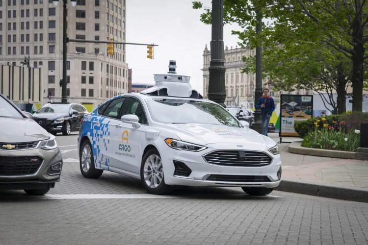 <p>Ayrıca, Volkswagen, Çinli elektrikli araç bataryası üreticisi Gotion High-Tech Co.Ltd. şirketinin yüzde 26 hissesini satın almak için 1,1 milyar avro ödeyecek.</p>
