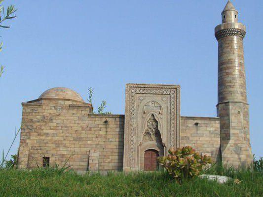 <p><strong>Niğde</strong><br />
<br />
443 cami.</p>