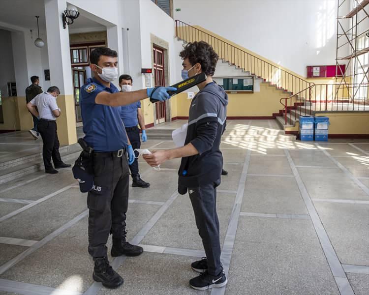 <p>Milli Savunma Üniversitesi Askeri Öğrenci Aday Belirleme Sınavı (2020-MSÜ) başladı.</p>
<p> </p>