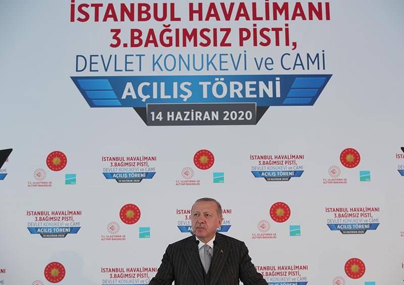 <p>Pistimiz her türlü hava şartında kullanılmasına imkan veren teknik alt yapısıyla da örnek eserdir. Halen inşası süren metro hattının açılmasıyla havalimanımızın şehirle olan bağlantı süresi de kısalacaktır."</p>