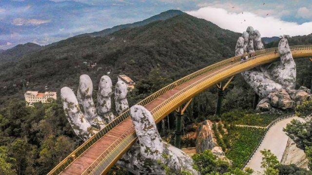 <p>Altın köprü, Vietnam.</p>
<p> </p>