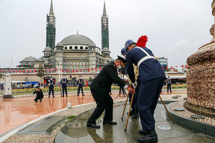 <p>İstanbul'da Jandarma Teşkilatının 181. kuruluş yıl dönümü dolayısıyla tören düzenlendi. </p>
<p> </p>