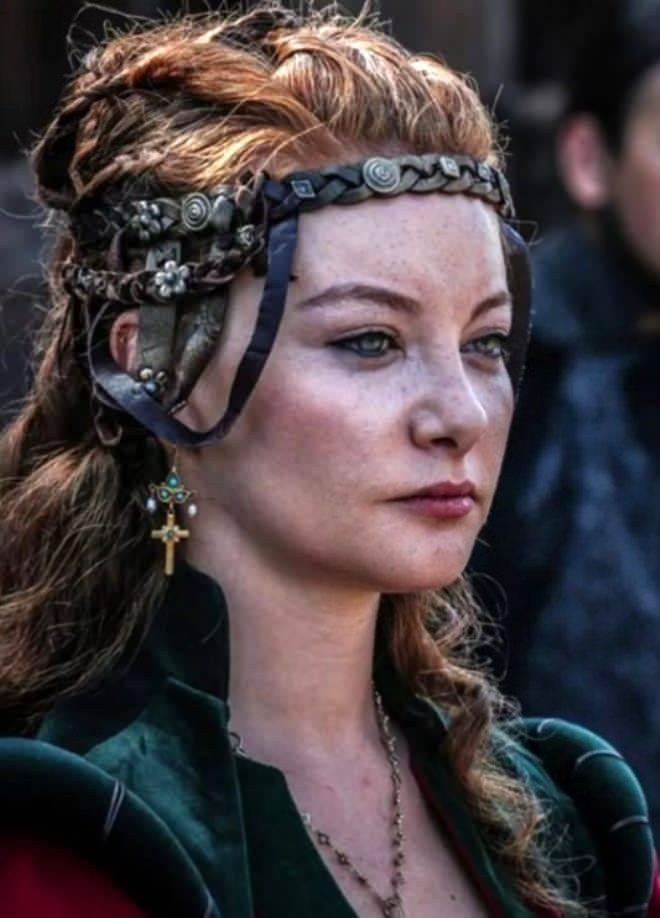 <p>Bu diziden 3 sene sonra Acl Aşk Aranıyor projesinde rol aldı. 2018 yılında ise Diriliş Ertuğrul'da Maria karakterini canlandırdı.</p>