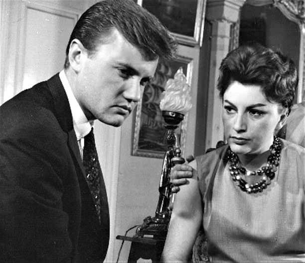 <p>Film &ouml;yle b&uuml;y&uuml;k ilgi g&ouml;rd&uuml; ki, bir s&uuml;re sonra Araplar satın aldı. Filmin Arap &uuml;lkelerinde daha da b&uuml;y&uuml;k s&uuml;kse yapması i&ccedil;in afişe, G&ouml;ksel ismi dışında Muhammed ismi de eklendi.</p>
