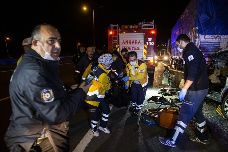 <p>Ağır yaralanan Doruk Karaca’da olay yerinde yapılan ilk müdahalesinin ardından ambulansla Gazi Üniversitesi Tıp Fakültesi Hastanesi’ne götürüldü.</p>
<p> </p>