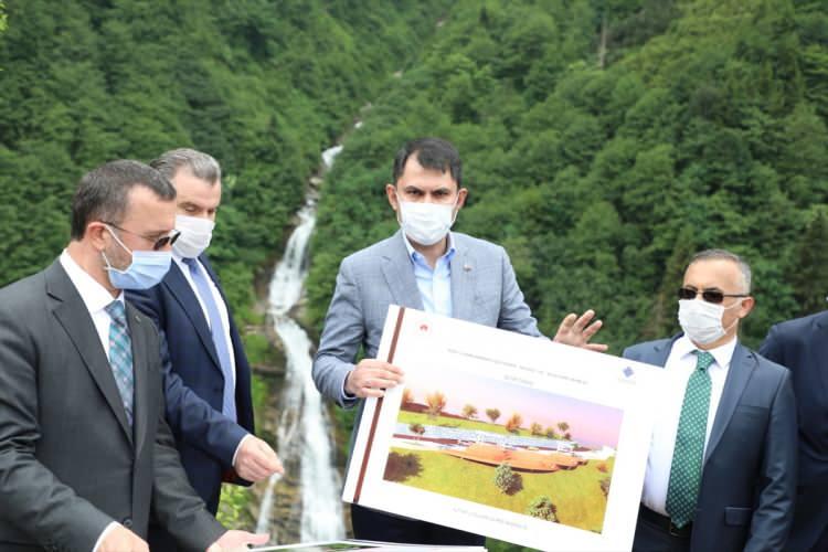 <p>Kurum, Ayder'de sokakların sağlıklaştırılması için çalışma yürütüldüğünün de altını çizerek, yağmur suyu kanalı, kaldırım ve bütün aydınlatmaların yenileneceğini aktardı.</p>