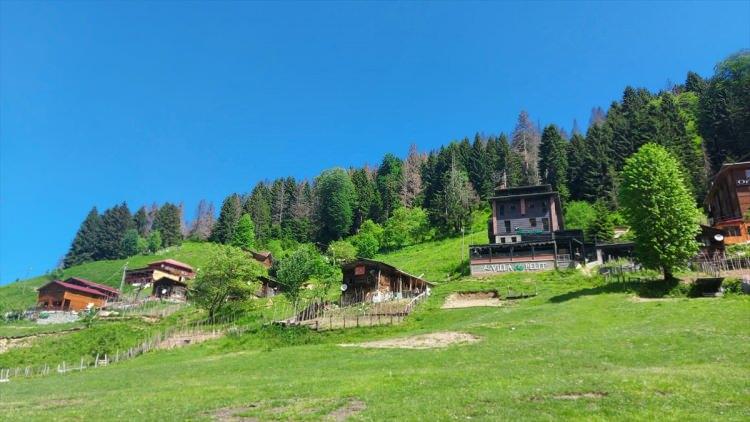 <p>Hiçbir vatandaşımızı mağdur etmeyerek, herkesin rızası ile burayı bir kamu alanı haline getirdik. Festival ve şenlikler için kullanacağız. Doğal güzellikleri ile korunacak. Bu alanda yapılaşmaya müsaade etmeyeceğiz. Uzun yıllar hatıraların yaşatıldığı bir alan olarak gelecek nesillelere aktarılacaktır." dedi.</p>