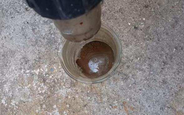 <p>Şimdi de saç kurutma makinesini kaba tutuyoruz...</p>

<p> </p>

