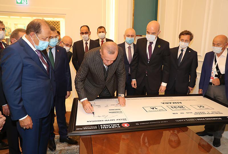 <p>Önceki dönem Ulaştırma Bakanları Binali Yıldırım, Mehmet Cahit Turan ve Ulaştırma ve Altyapı Bakanı Adil Karaismailoğlu ile bu süreci birlikte yürüttüklerini anlatan Cumhurbaşkanı Erdoğan, şöyle konuştu:</p>