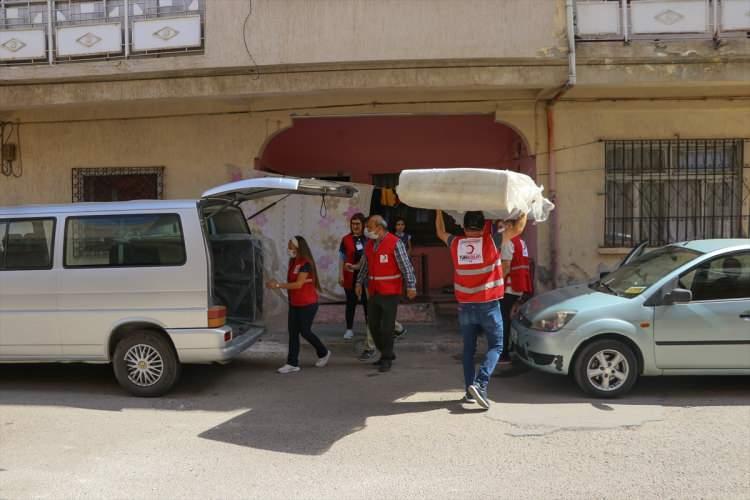 <p>Türk Kızılay Gönüllüleri, Dumlupınar Mahallesi'nde 6 çocuklu ailenin 10 yaşındaki engelli oğlu İsmail İtli'yi ziyaret etti.</p>
