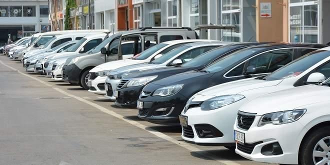 <p>Yeni tip koronavirüs (Kovid-19) nedeniyle dünya genelinde otomotiv üreticilerinin üretimi durdurması nedeniyle sıfır araç tedarikinde sorunlar yaşandı.</p>
<p>Bu durum tüketicilerin ikinci ele yönelmesine neden oldu ancak ikinci el pazarında da araç fiyatları yükseldi.</p>
<p> </p>