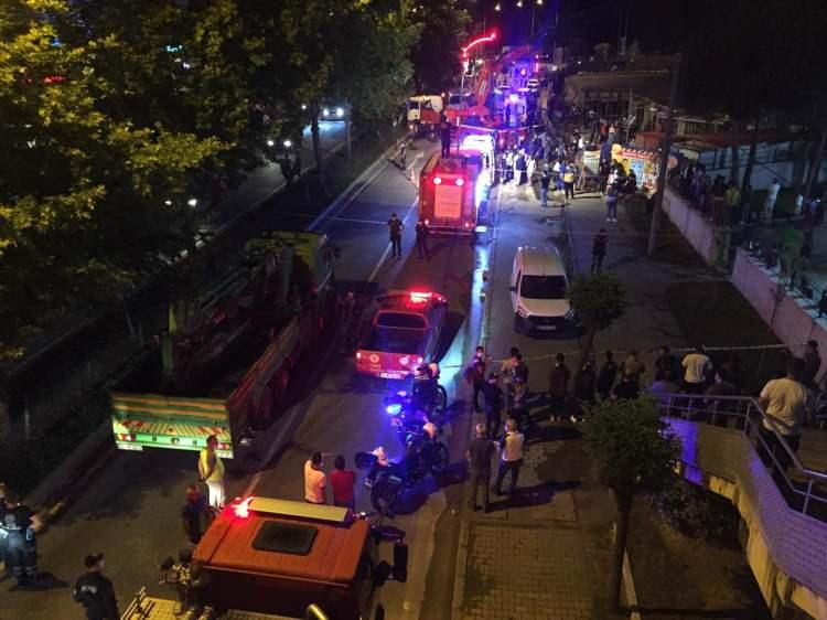 <p> İhbar üzerine olay yerine 112 Acil Sağlık, polis, itfaiye, AFAD ve UMKE ekipleri sevk edildi. </p>