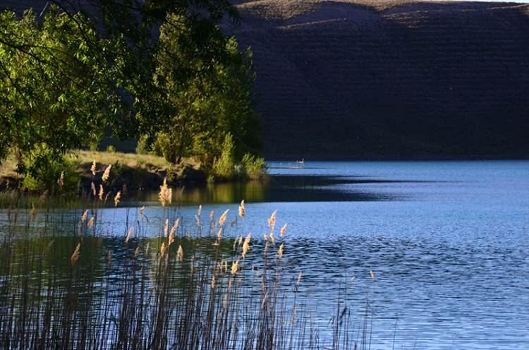 <p>T&uuml;rkiye'nin &uuml;&ccedil;&uuml;nc&uuml; b&uuml;y&uuml;k dağı olma &ouml;zelliğine sahip S&uuml;phan Dağı eteklerinde bulunan ve Cumhurbaşkanlığı Kararnamesiyle "Kesin Korunacak Hassas Alan" ilan edilen Aygır G&ouml;l&uuml;'n&uuml;n turizme kazandırılmasına y&ouml;nelik &ccedil;alışmalar devam ediyor.</p>

<p>&nbsp;</p>
