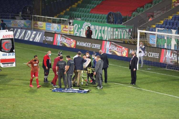 <p>Galatasaray kalecisi Fernando Muslera Çaykur Didi Stadı'nda oynanan maçın 15. dakikasında Çaykur Rizesporlu Skoda ile girdiği ikili mücadelede sağ ayağına aldığı darbe sonucunda sakatlandı.</p>

<p> </p>

