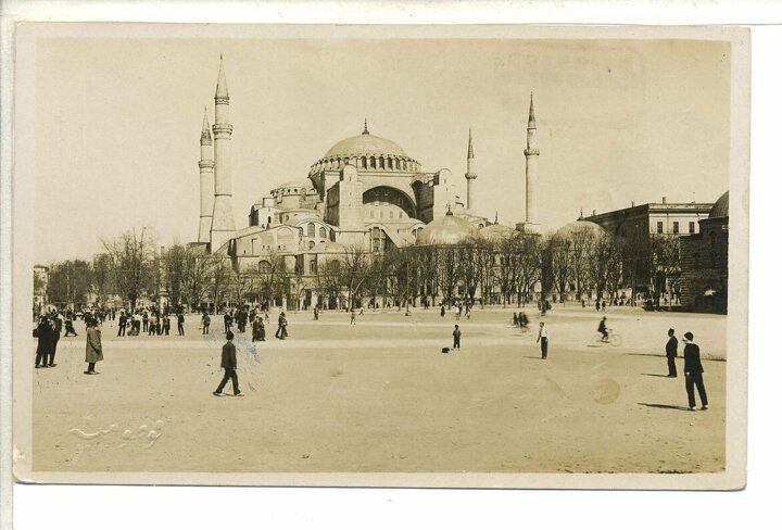 <p>Doğu Roma İmparatorluğu'nun İstanbul'da yapmış olduğu en büyük kilise olup aynı yerde üç kez inşa edilen yapı 1931'de kapatılmıştı. </p>
