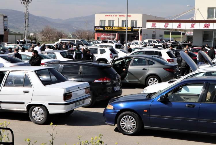 <p>Ford Otosan Pazarlama Genel Müdür Yardımcısı Özgür Yücetürk de marka olarak ikinci el piyasasındaki hareketliliği takip ettiklerini belirterek, “Bu talebin sektöre önemli bir destek sağladığını da düşünüyoruz. Ford ikinci el sitesi ve ekspertiz hizmeti bir süredir tüm markalar için benzer kalitede kolektif bir hizmet sunuyor. </p>