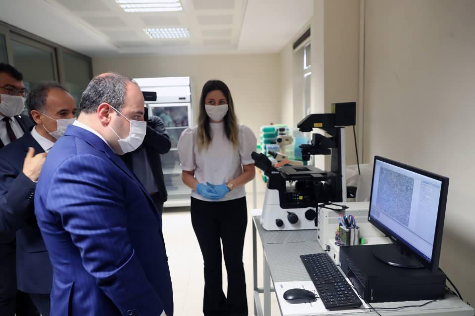 <p>Çalışmalarının Türkiye'nin her alanda vermiş olduğu milli seferberlikten biri olduğunu vurgulayan Özkul, projeye desteklerinden dolayı Sanayi ve Teknoloji Bakanlığı, TÜBİTAK ve Ankara Üniversitesi Rektörlüğüne teşekkür etti.</p>
<p> </p>
