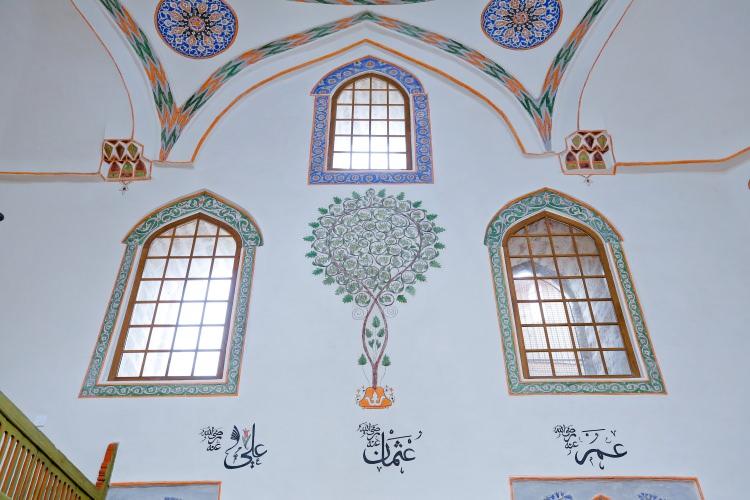 <p>21 Mart'ta açılması öngörülen Başçarşı Camisi'nin açılışı, yeni tip koronavirüs (Kovid-19) tedbirleri nedeniyle ertelenirken, yeniden ibadete açılmaya hazır olan tarihi caminin en kısa zamanda kapılarını cemaatine açması planlanıyor.</p>

<p> </p>
