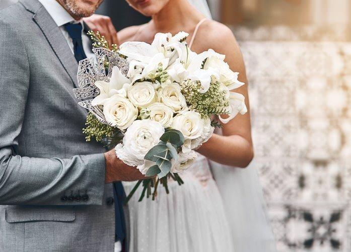 <p>Nikah ve düğün salonlarında 4 metrekareye bir kişi düşecek şekilde personel ve davetli planlaması yapılmalı, içeriye alınması gereken kişi sayısı buna göre düzenlenmeli.</p>

<p> </p>
