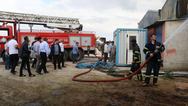 <p>Kamera kayıtları mevcut zaten. Onun üzerine hiçbir şey yapamadım. Allah razı olsun öncelikle Aksaray Belediyemizden, civar belediyelerimizden, ilçelerimizden. Gereken itfaiye desteği, donanımlı bir şekilde köpük olsun, diğerleri olsun sabaha kadar. Arkadaşların hepsine teşekkür ediyorum. Hakkını helal etsinler” dedi.</p>
